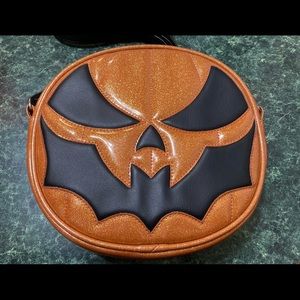 Trade with @mrsthemachine only